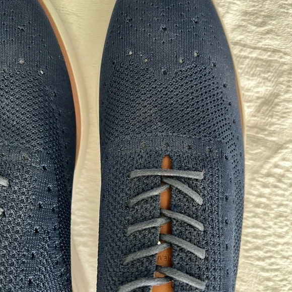 G.H. Bass & Co: NWOT Navy with Brown Leather Trim Lace Up Casual Shoes, Size 13.